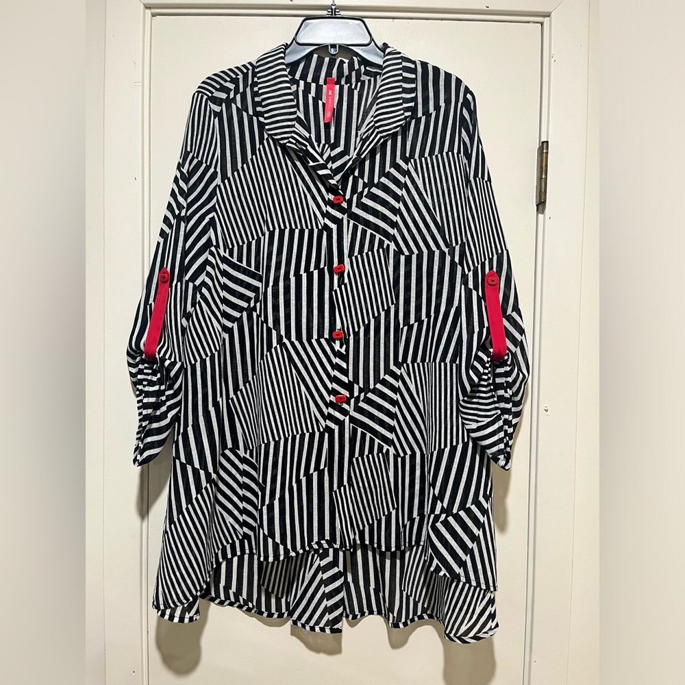 IC COLLECTION Black and White Striped Top